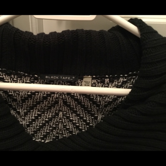 Zip-up cozy sweater - Picture 3 of 3